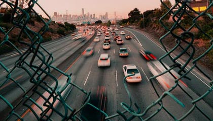 欧协联镜头一给到第四官员，全场就知道不妙了：一秒表情暴露了，开云评论区